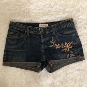 Xhilaration Stretch Embroider Jean Shorts Sz 7